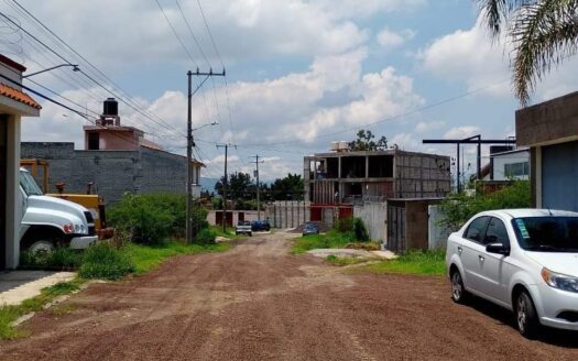 Frente Fracc. Erandeni | Terreno en venta