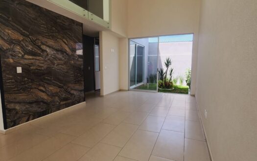 HERMOSA CASA EN VENTA 4 RECAMARAS EN FRACC MISION DE LA MONTAÑA