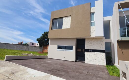 HERMOSA CASA EN VENTA 4 RECAMARAS EN FRACC MISION DE LA MONTAÑA