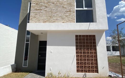 CASA EN VENTA CAÑADAS DEL BOSQUE TRES MARÍAS