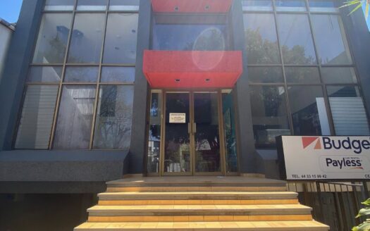 OFICINA EN RENTA AV CAMELINAS📍