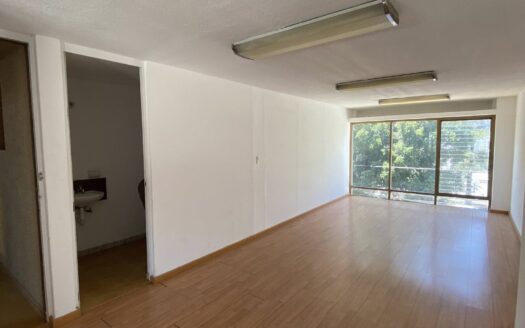 OFICINA EN RENTA AV CAMELINAS📍