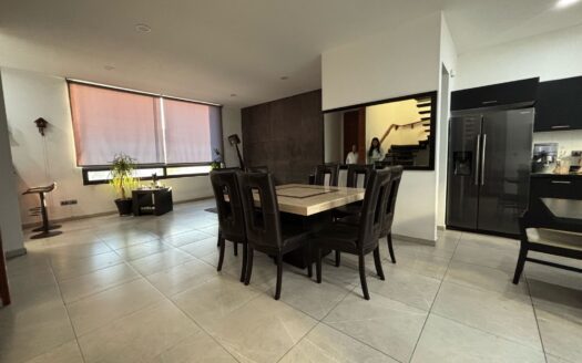 CASA EN VENTA PUERTA TRES MARÍAS SUR‼️