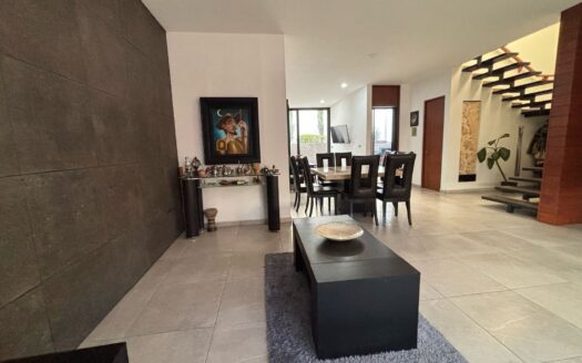 CASA EN VENTA PUERTA TRES MARÍAS SUR‼️