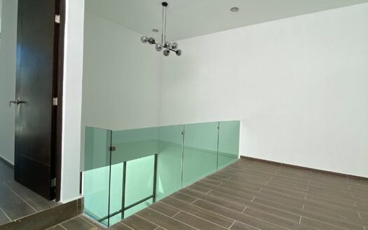 CASA EN RENTA CON ALBERCA ALTOZANO 📍