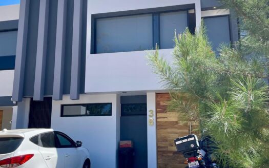 CASA EN VENTA CERCA DEL CLUB DE GOLF ALTOZANO 📍