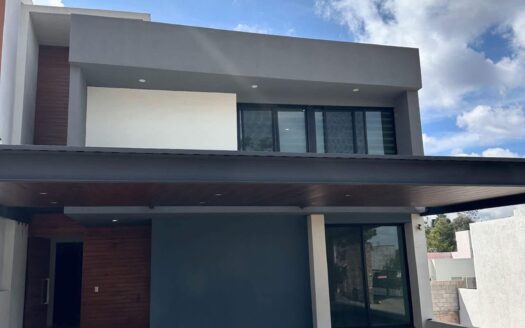 CASA EN VENTA EN VISTAS ALTOZANO‼️