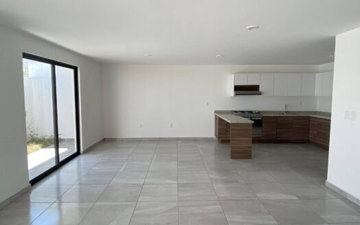 CASA EN RENTA LOMA ALTA – TRES MARÍAS‼️