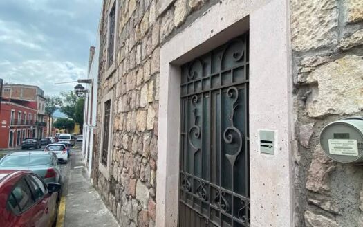 A DOS CUADRAS DE LAS TARASCAS Y A UNA CUADRA DEL CALLEJON DEL ROMANCE, SOBRE AVENIDA  20 DE NOVIEMBRE 📍