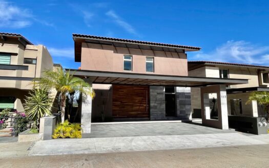 PRECIOSA CASA EN VENTA CLUB DE GOLF ALTOZANO📍 *vista panorámica