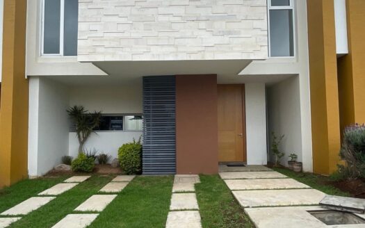 HERMOSA CASA EN MISION DE LA MONTAÑA