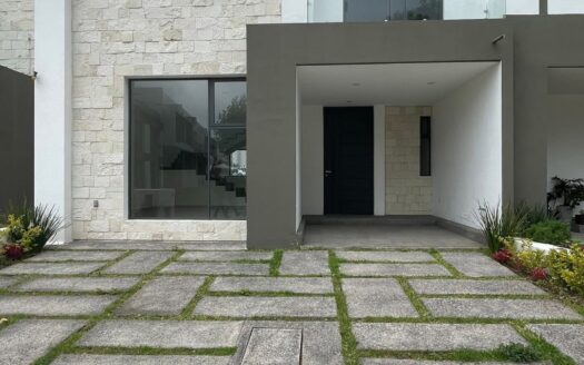 HERMOSA CASA EN RINCÓN DE LA MONTAÑA