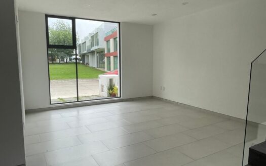 HERMOSA CASA EN RINCÓN DE LA MONTAÑA