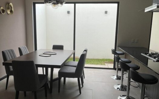 HERMOSA CASA EN PUERTA REAL