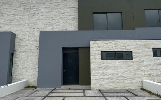 HERMOSA CASA EN MISION DE LA MONTAÑA